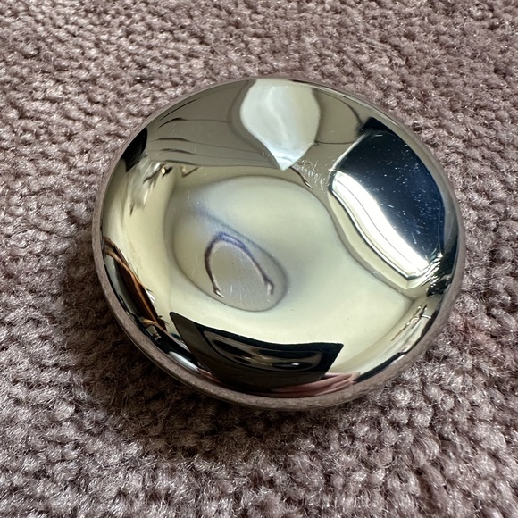 Chantecaille Elephant blush in ‘Fun’ - Picture 3 of 4